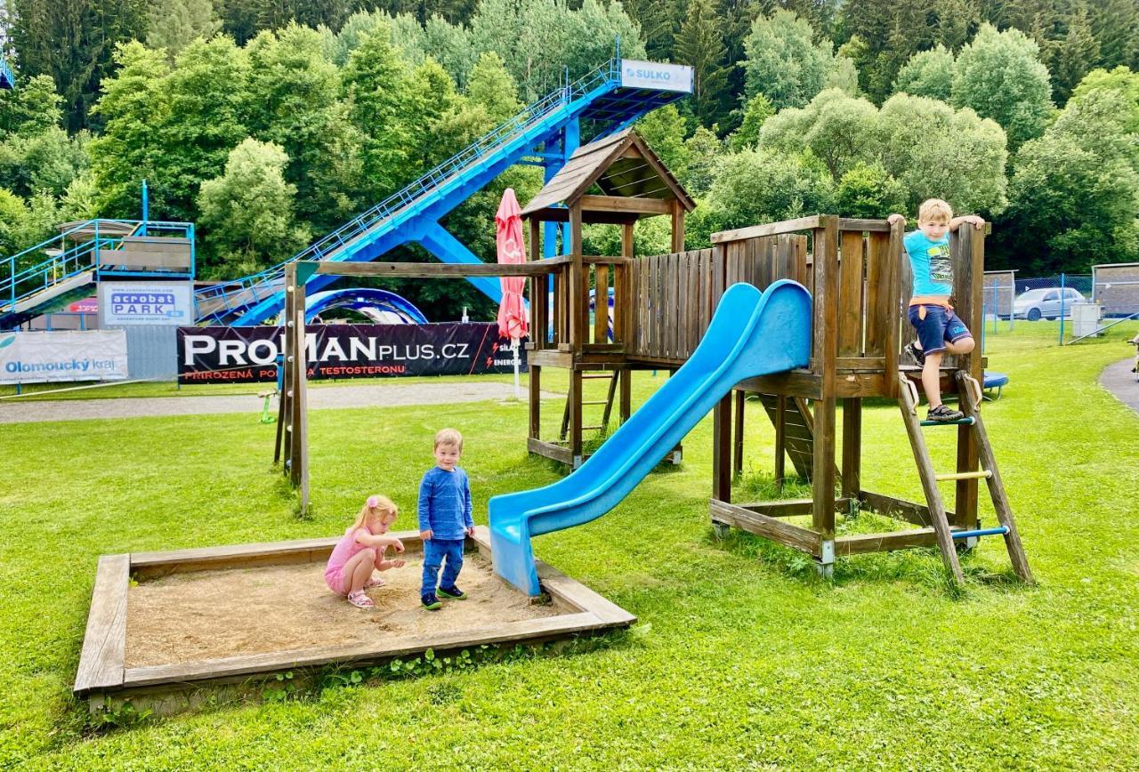 Penzion Acrobat Park Štíty Eksteriør billede